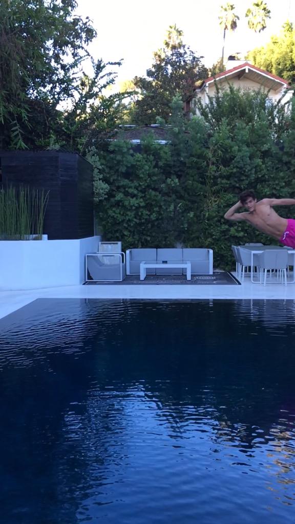 EthanDolan's tweet photo. I'm bouta slide in your DM's like http://t.co/A5e1d52rTR