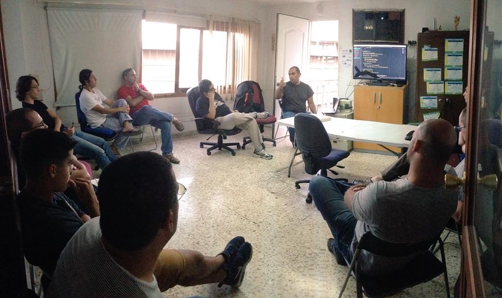 pythoncanarias's tweet photo. Charla de @monobotBlog sobre Django Rest Framework #PyBirrasTF #PyBirras http://t.co/0dBZVKDV2V