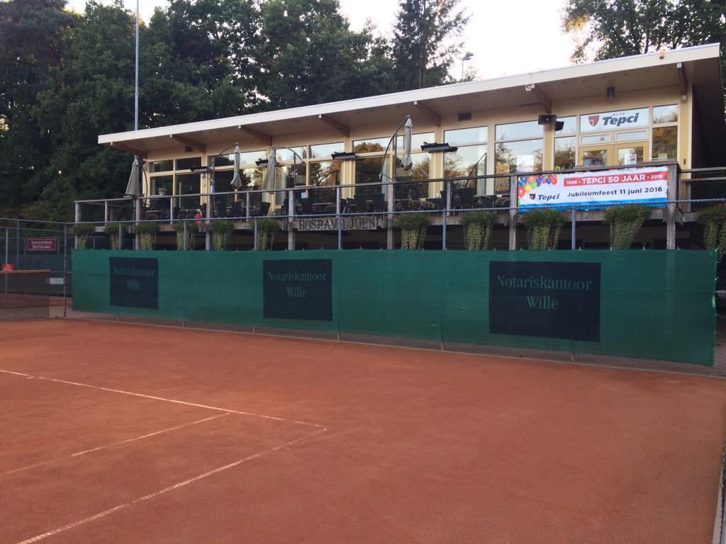 HuismanWilco's tweet photo. @ALTVTepci voor @BesturenVisie voor de @KNLTB  5 verenigingen in beweging! http://t.co/pfBPnxKRXa