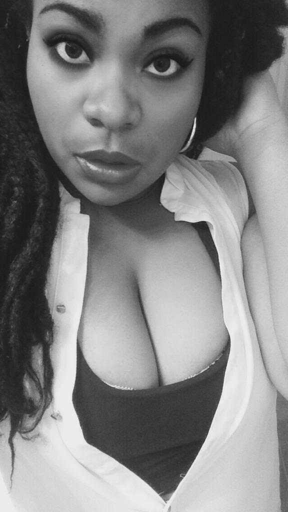 pieceofart_xoxo's tweet photo. Good afternoon ๐ #sexy #sexyblackgirls #feelinmyself #onfleek #thinkgirls #teamlightskin #yellowbone #blackgirlmagic http://t.co/3RH80FBas8