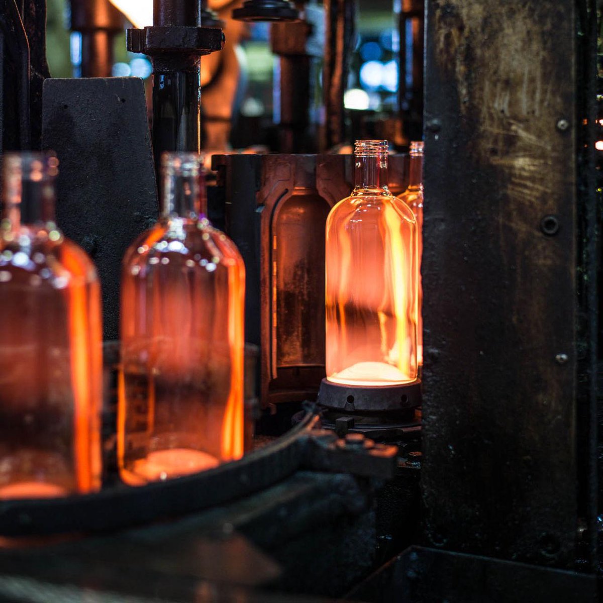 ABSOLUT_pt's tweet photo. Começa por aqui…. #AbsolutVodka #AbsolutPortugal http://t.co/eNEoxehbmC