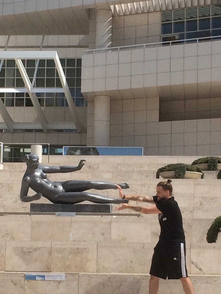 WhereIsJayMcG's tweet photo. #WhereIsJay #HandToFoot #TotalFailOnMyEnd #BooSun #AnotherExampleOfItBeingTooBrightToSeeTheScreenToSeeIfItLinedUp http://t.co/Jd8EdBEhP2