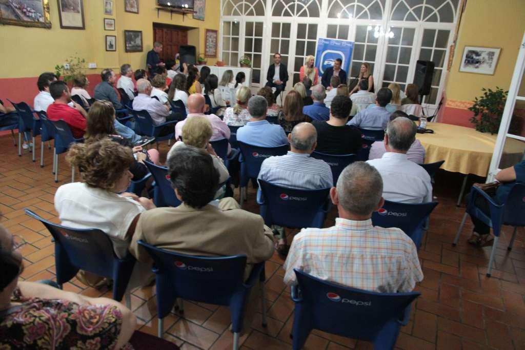 ElBaluarteCadiz's tweet photo. Sanz: “El PP es garantía para luchar y defender los intereses de Sanlúcar ante la dej ... - http://t.co/y2G9LmKzP4 http://t.co/dGpwvjq31Z