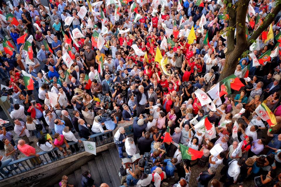 ps_faul's tweet photo. Descida da Morais Soares. Lisboa respira CONFIANÇA em ANTÓNIO COSTA. #Costa2015 #EuConfio http://t.co/D1aYvNi159