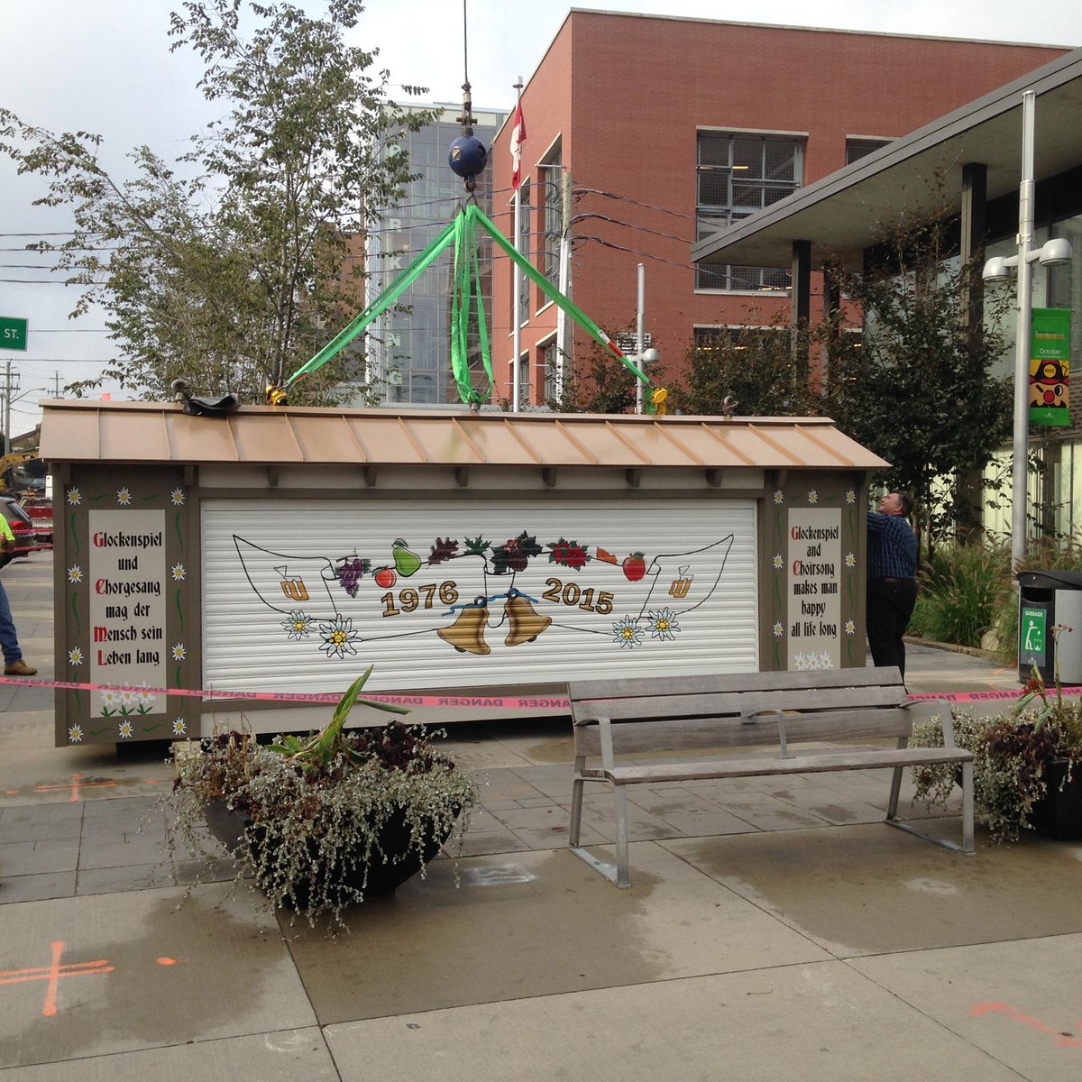 CTVKitchener's tweet image. PHOTOS: @KW_Oktoberfest glockenspiel returns to King and Benton: bit.ly/1FBaT3E