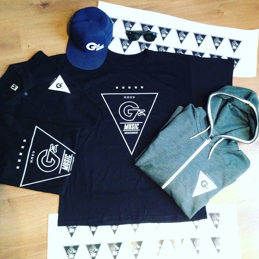 Mr_CaSanova_Gz's tweet photo. Ya tenemos el #Merchandising! Se parte del #sueño, viste nuestra #marca!
#VisteGz #EmprendedoresNETT http://t.co/hImFNr58hF