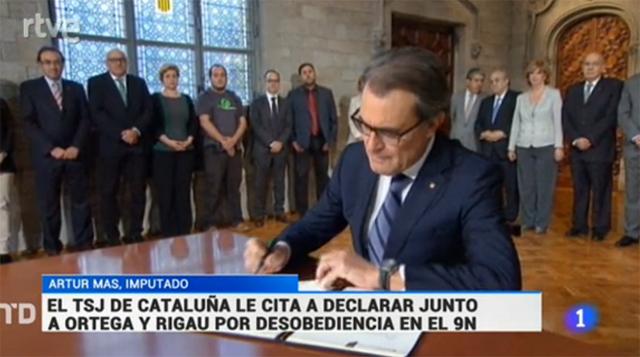 telediario_tve's tweet photo. El TSJ de Cataluña imputa a Artur Mas y a otros dos cargos de la Generalitat por el 9N http://t.co/CpUM142fUV 

#TD2 http://t.co/krn9gb12lQ