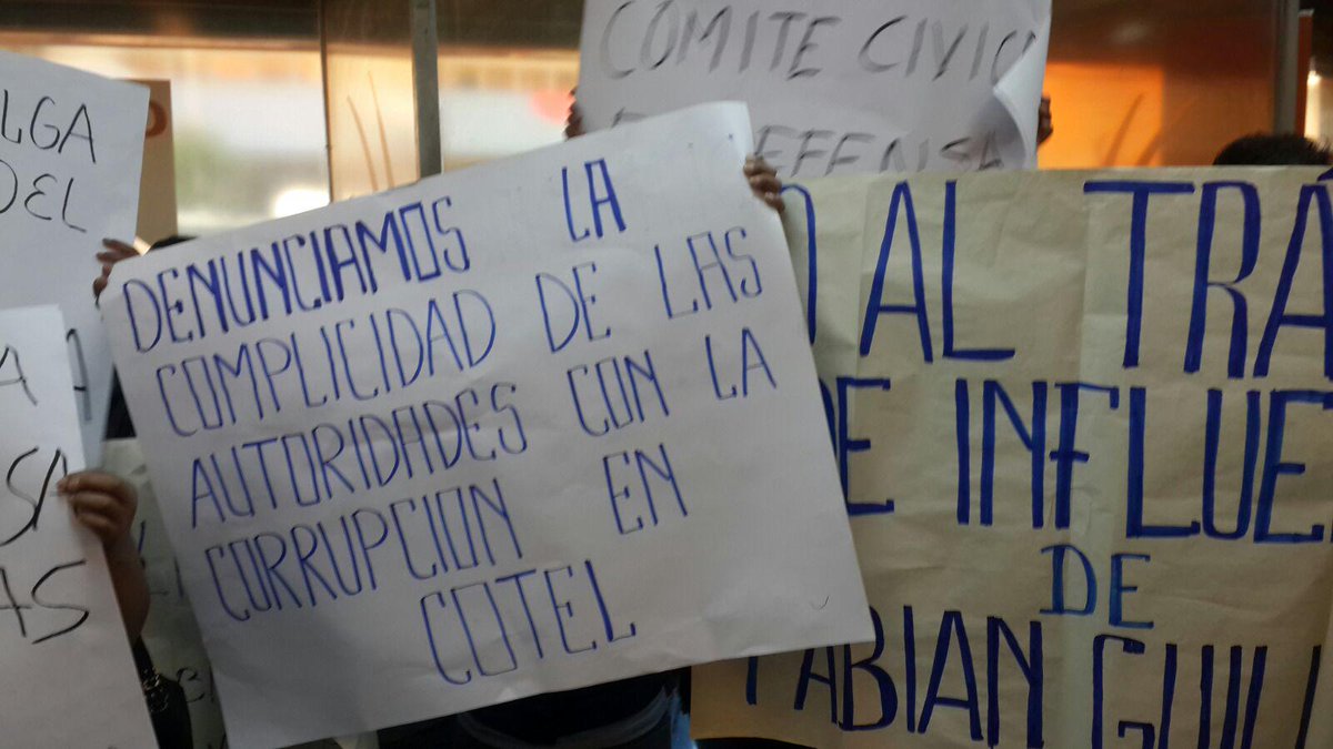 noticiasfides's tweet photo. #Urgente #Ahora Conflictos en Cotel. Huelga de consejeros y disturbios en inmediaciones. #ANF #Bolivia http://t.co/o1WuNV6uT9