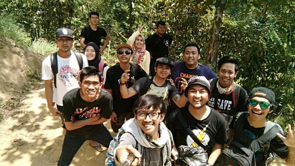 Rafliansyahh's tweet photo. Jalan kekota udah mainstream,jalan ke alam lbih asik @GagasMedia @acerID @salsabeela #PassportToHappiness #LiquidZ520 http://t.co/Q6GOEWIL6w