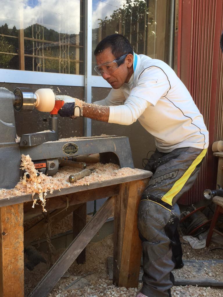 rikufilm's tweet photo. Mito-Sensai retired from teaching at the fishery HS &amp; took up #wood carving. He uses old trees felled by the #tsunami http://t.co/uqvw8rJku3