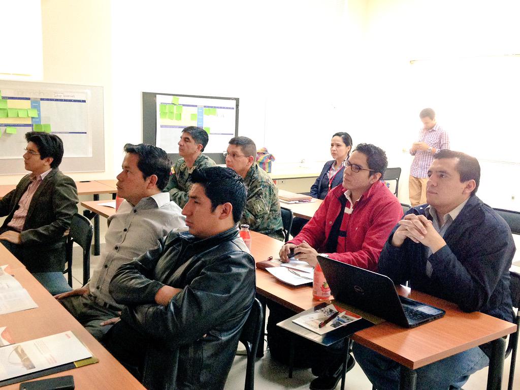 prendho's tweet photo. Representantes de @utpl @ECU911Loja #CAL7 @MunicipioDeLoja @prendho conocen tecnología #Radwin / @electritelecom_ http://t.co/iI7uCFbpiX