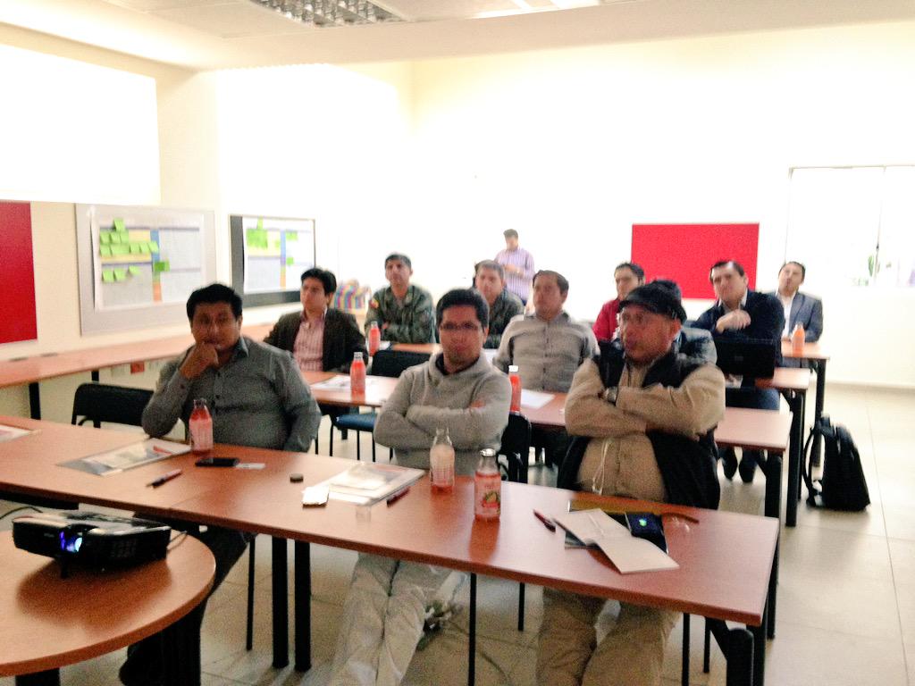 prendho's tweet photo. Representantes de @utpl @ECU911Loja #CAL7 @MunicipioDeLoja @prendho conocen tecnología #Radwin / @electritelecom_ http://t.co/iI7uCFbpiX