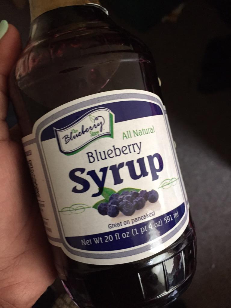 What_aRIAHt's tweet photo. Every time my mom and her friends go to south haven mommy's BFF gets me this! Nothing compares π #theblueberrystore http://t.co/AvhhlkiDDk
