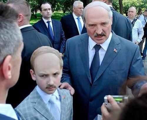 tut_tebe's tweet photo. Знакомтесь, наследный принц всея Белоруси принял участие в урегулировании ближневосточного кризиса #ООН http://t.co/pyZo3mVp7V
