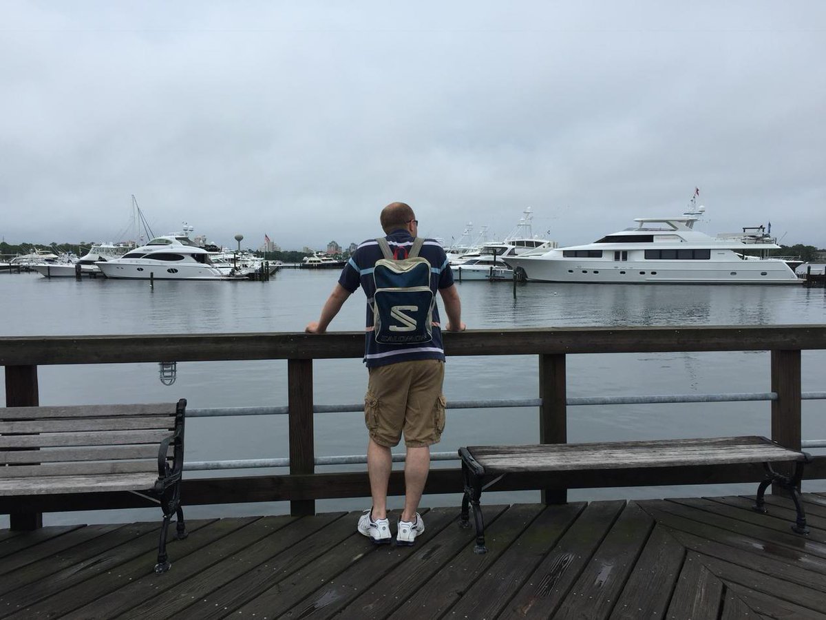 The_Roaming_Bag's tweet photo. Deciding which yacht to buy. #thebag #1stworldproblems http://t.co/aUVIqXv0qU