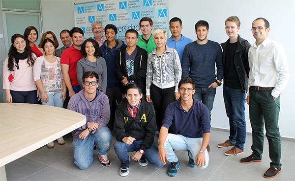 uneatlantico's tweet photo. ¡@uneatlantico da la bienvenida a los alumnos #extranjeros! http://t.co/85PprEEyMn #Curso2015-2016 :) http://t.co/TLecFdhgkO