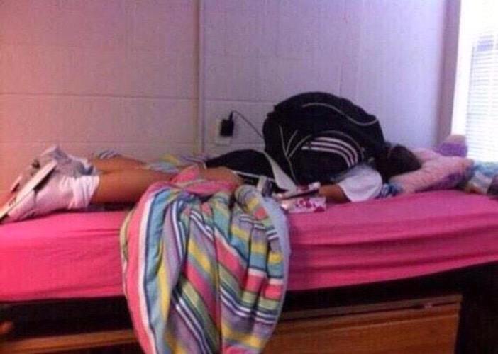 FunCollegeStuff's tweet photo. Coming back from class like http://t.co/eeOZe5sngb