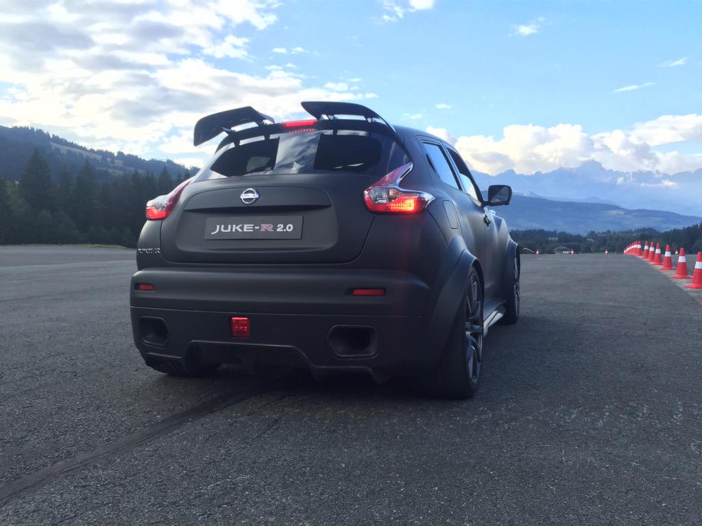 Automening's tweet image. Oh, welke Nissan komen we nou toch hier tegen?