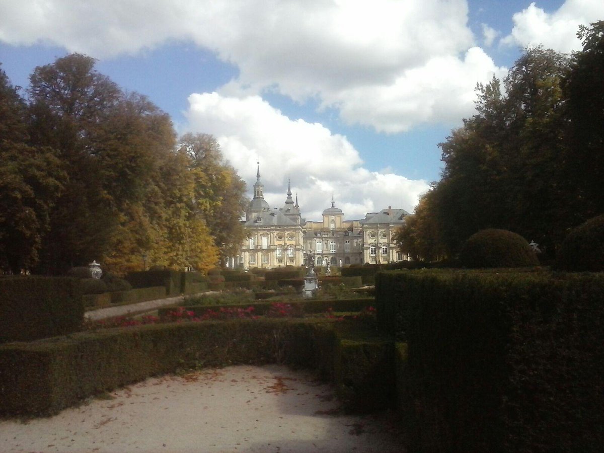TheSpanishKey's tweet image. "La Granja" was the scene of intriguing episodes for spanish monarchy  #Segovia #RealSitio #visitSpain #theSpanishKey