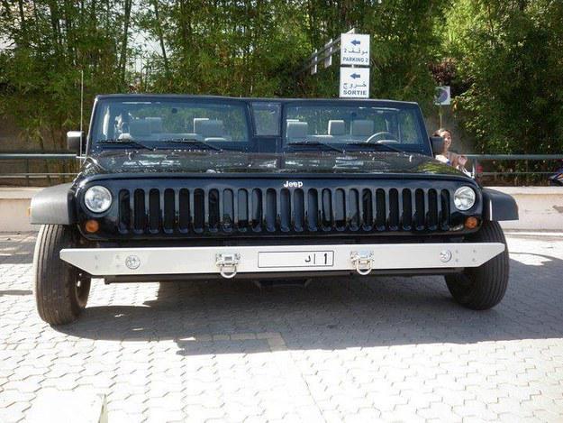 Only in Dubai..... #MotorHour #supercar #Jeep