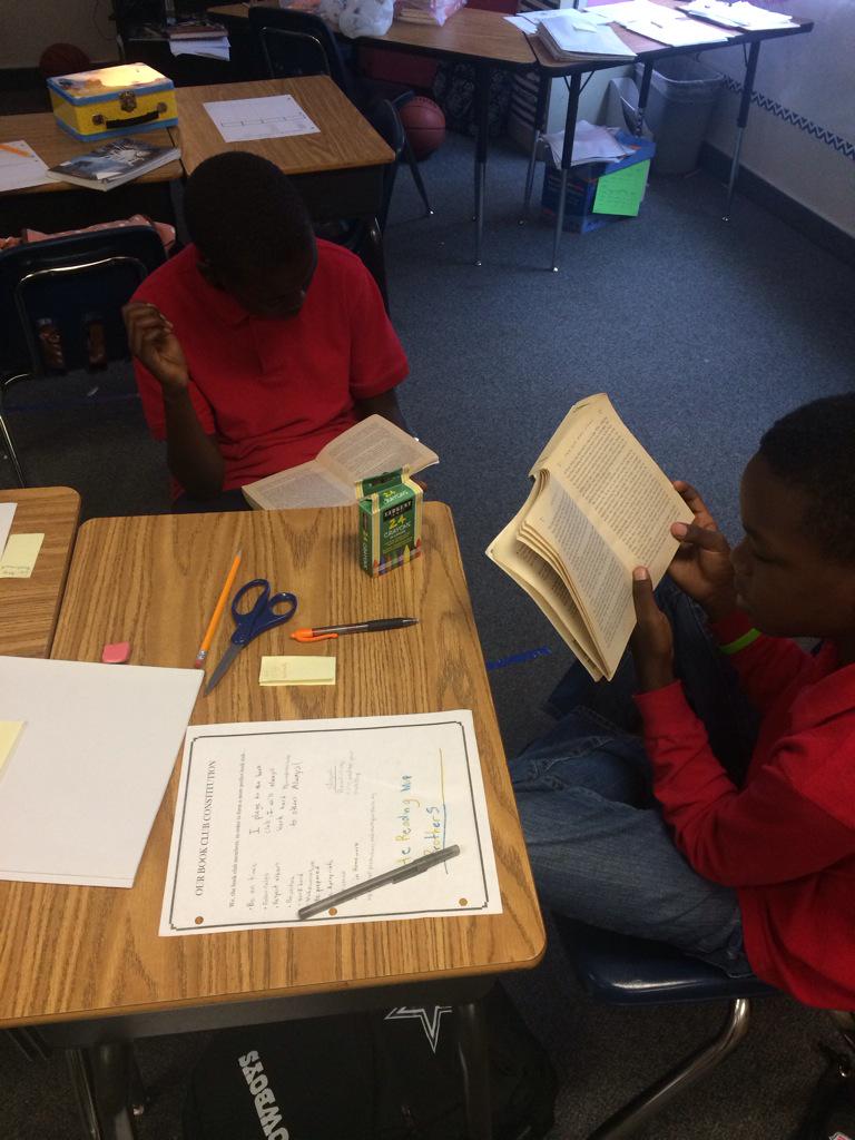 MsEvans_Class's tweet photo. Book club fun! #mcwpln #realreaders http://t.co/j7wi5D9Svk