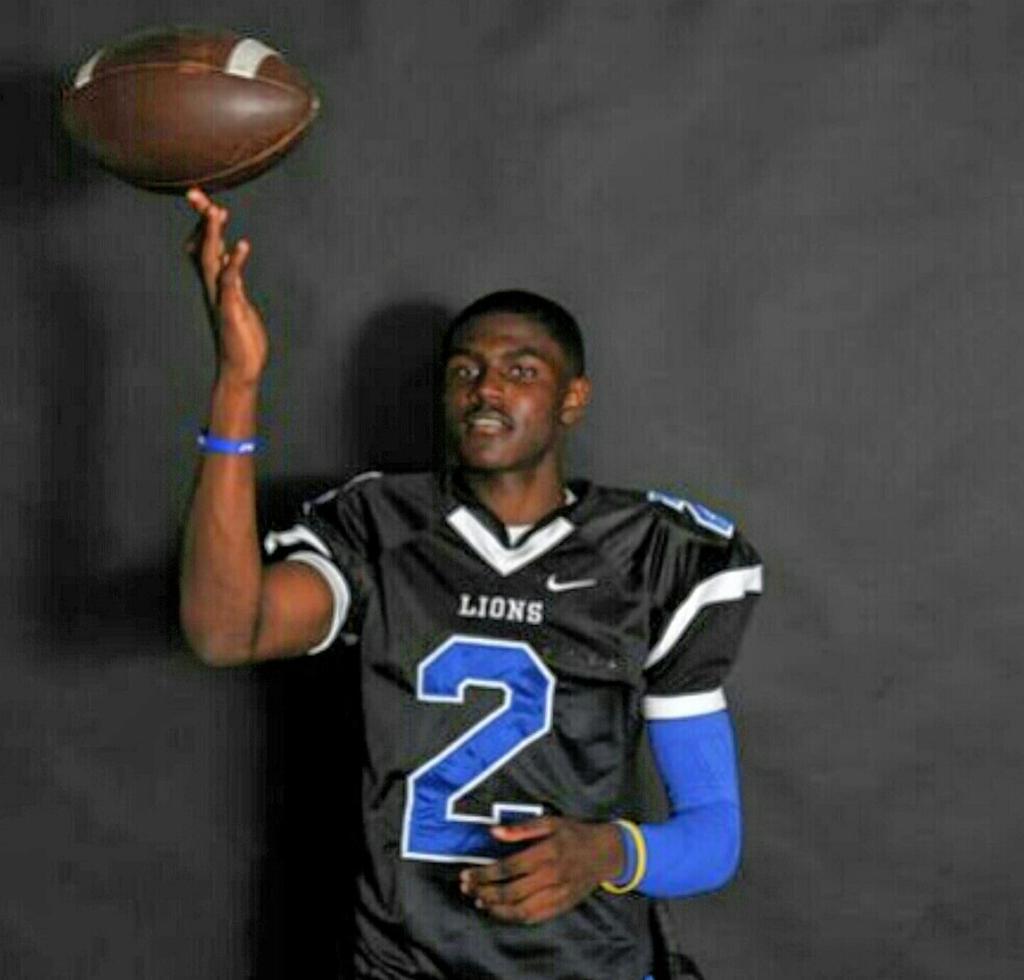 TylerLionsFB's tweet photo. #AmericanStateBank Player of The Week
@BrysonSmith_17 http://t.co/QiH4SPDKxk