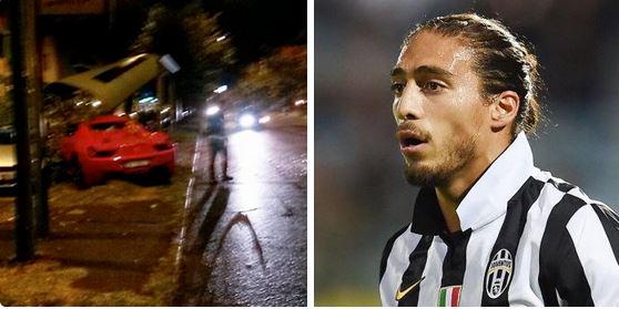 Incidente di Martin Caceres (Juventus) a Torino con la sua Ferrari.