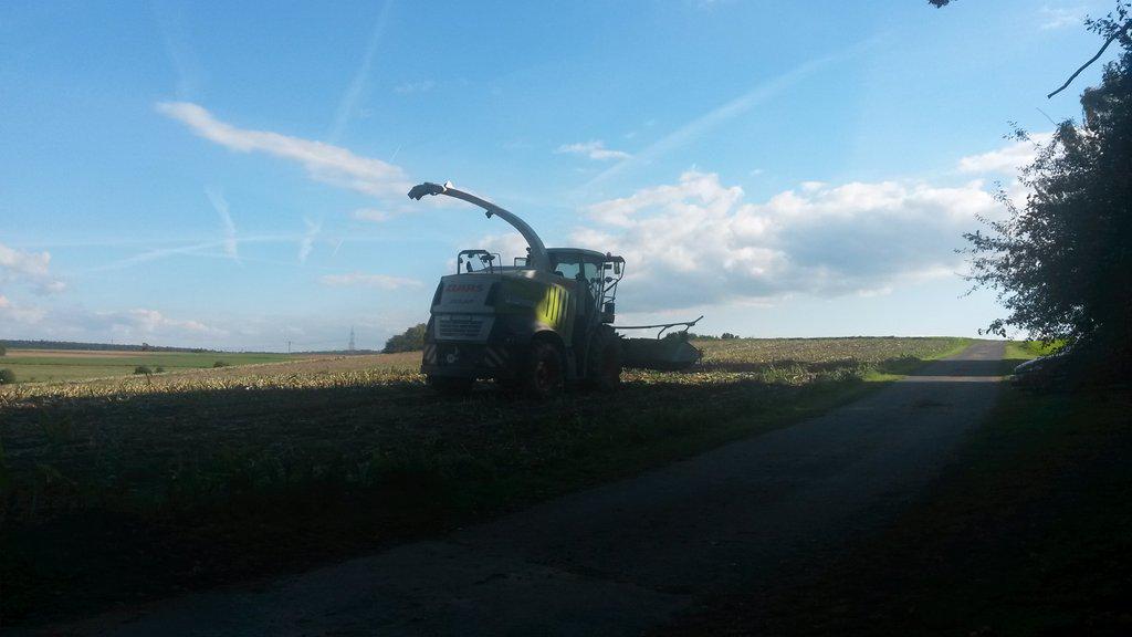 brinafeldi's tweet image. #Maishäcksler #Claas voll das #Gerät 😊