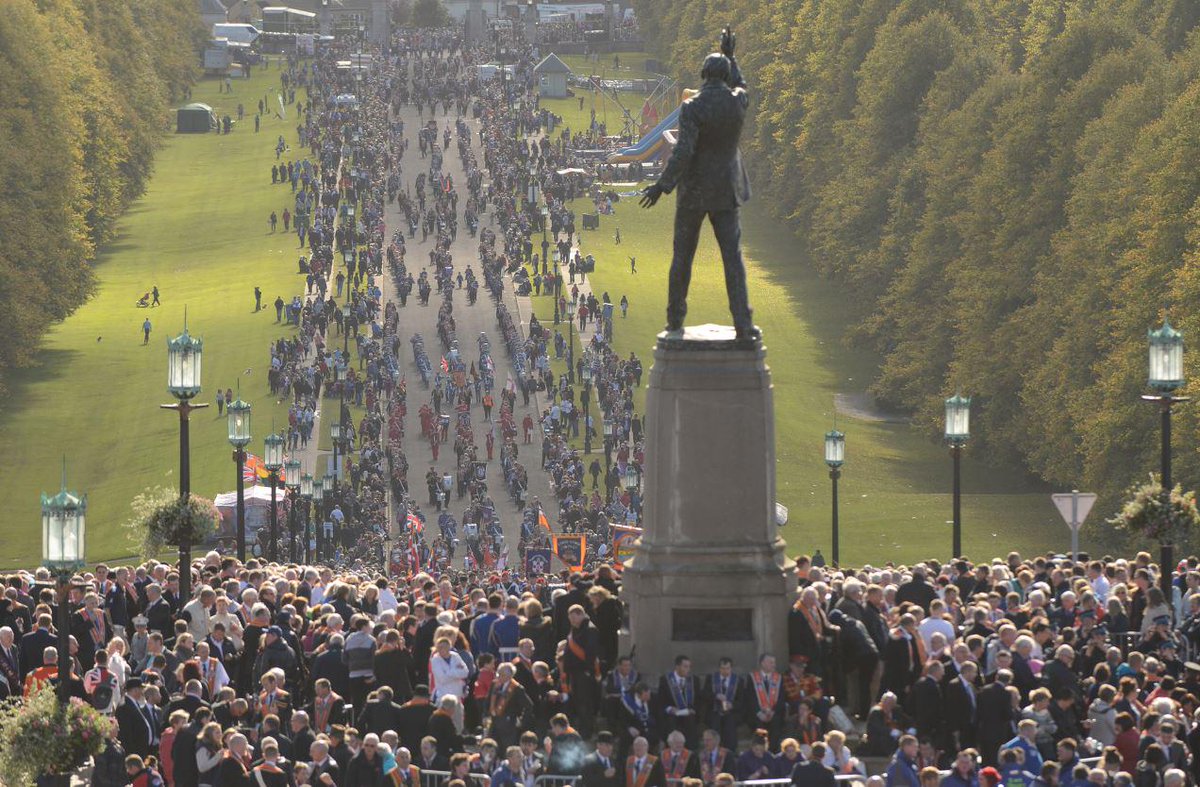 OrangeOrder's tweet photo. Three years ago today - Ulster Covenant centenary parade at Stormont, Belfast #UlsterDay #DayToRemember #NINews http://t.co/X1iYRXEoob