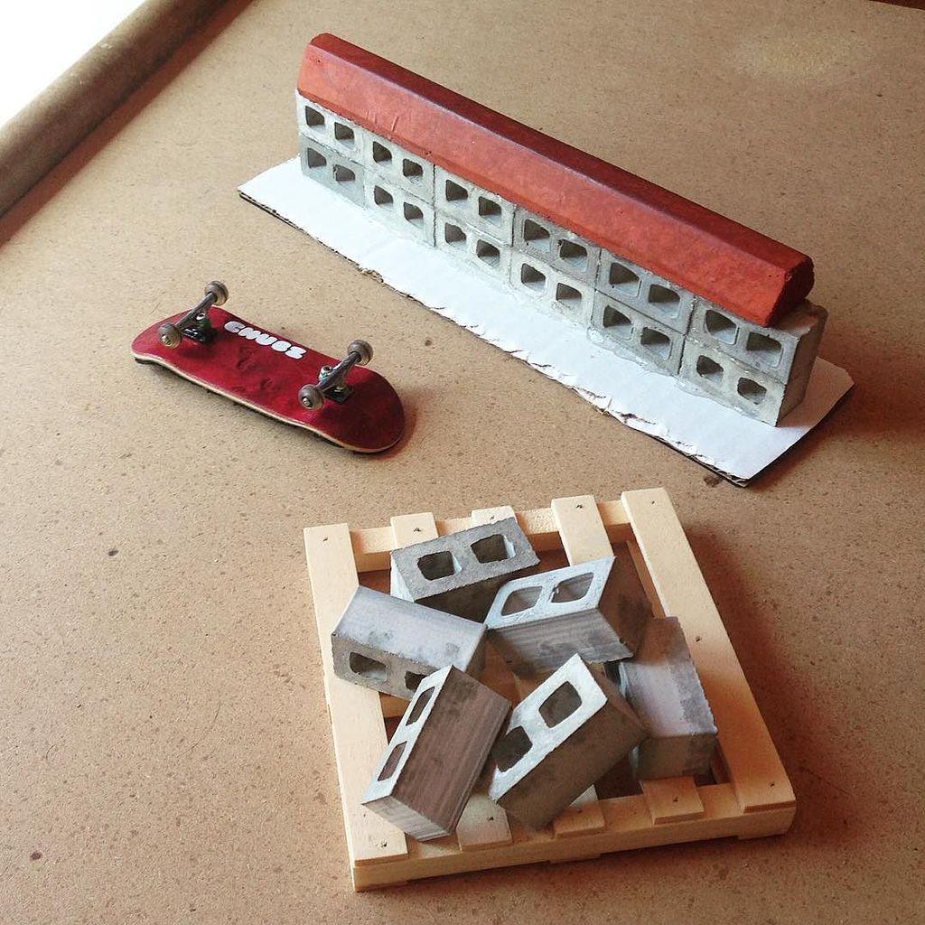 applejuice14431's tweet photo. Mini cinder blocks+a klotz block=perfection. @minimaterials #fingerboarding #fingerboard #klotzblock #parkingblock … http://t.co/EMmDUJ3phr