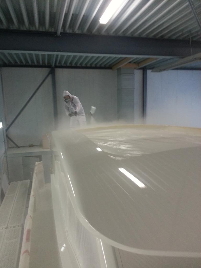 jachtpainting's tweet photo. Opbouw Elegance 1200 in de topcoat, stark white.#alexseal. @DeBoarnstream.@AlexsealPaint @jachtpainting http://t.co/RIzspQiBKn