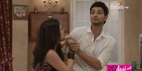 Rohitkeshari10's tweet photo. @_MeriAashiqui_ Wow.....#Ishveer Ka Mastiwala Fight.! ^_^ #Lokking Both soo beautiful &amp; LoveBirds.! @Piya000001 http://t.co/i1YVTqvEDE