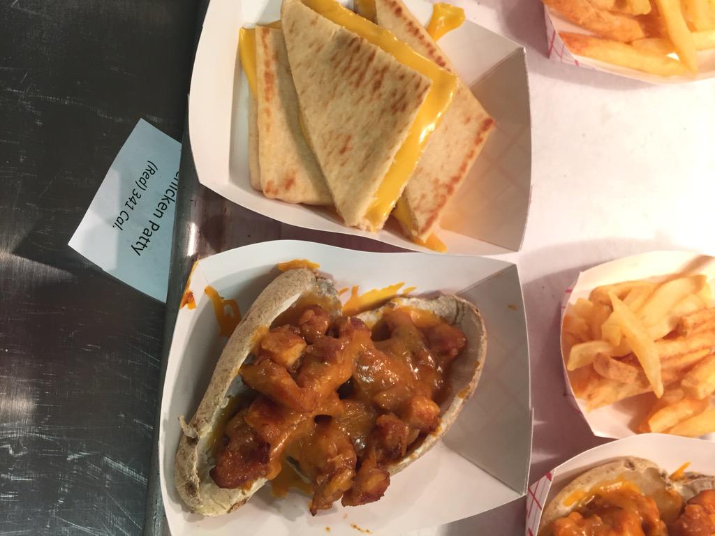 BobFosho's tweet photo. @MCPS what was in the lunch line today? The cafeteria workers don't even know... http://t.co/FHnKe0wJSJ