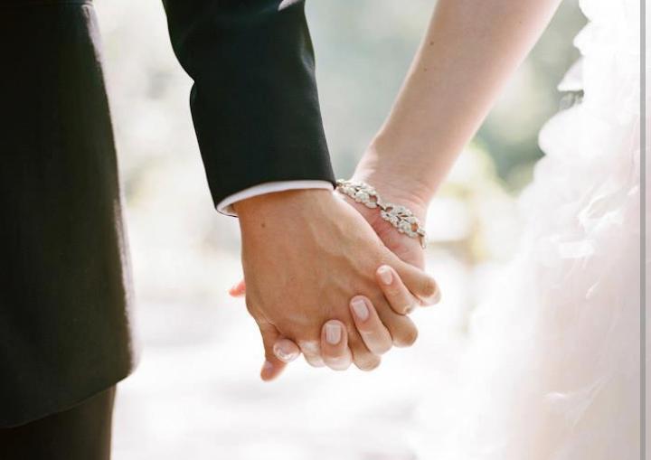 و تسألني عن افراحي 
♡♡♡♡♡ ترى 
اسبآبها قربگ 😍