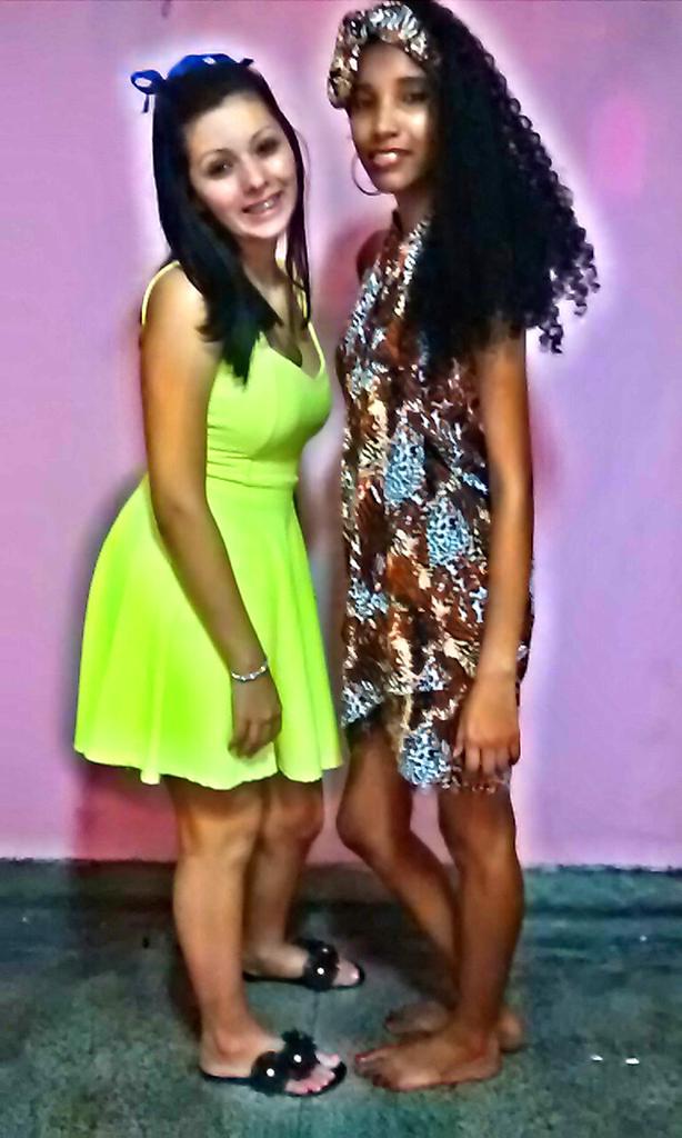 JSilvarodrigu's tweet photo. , #SobrehjNaEscola#FoiDemais 
.#FeiraDeLiterátura 
#Gatas 😍😍❤👌 http://t.co/vWsTzyzibb