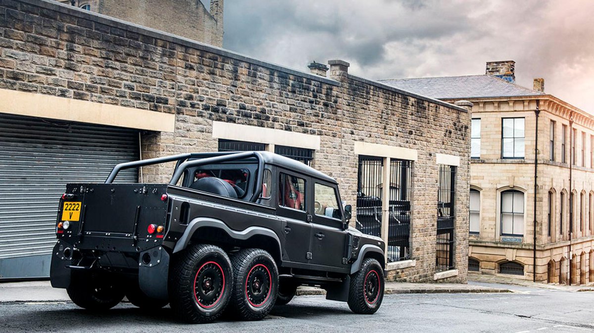 BBC_TopGear's tweet image. Farmers of Knightsbridge, rejoice! Kahn’s 6x6 Flying Huntsman caters to all your pick-up needs tpgr.me/SNLv4