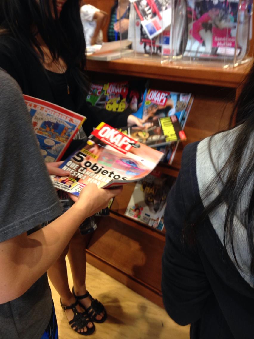 PrincetonMS_LC's tweet photo. Sra. Valentin's Ss browsing our Spanish language magazine collection. Awesome selection thx to #PEF minigrant! #pefnj http://t.co/Gnr5GxV4gE
