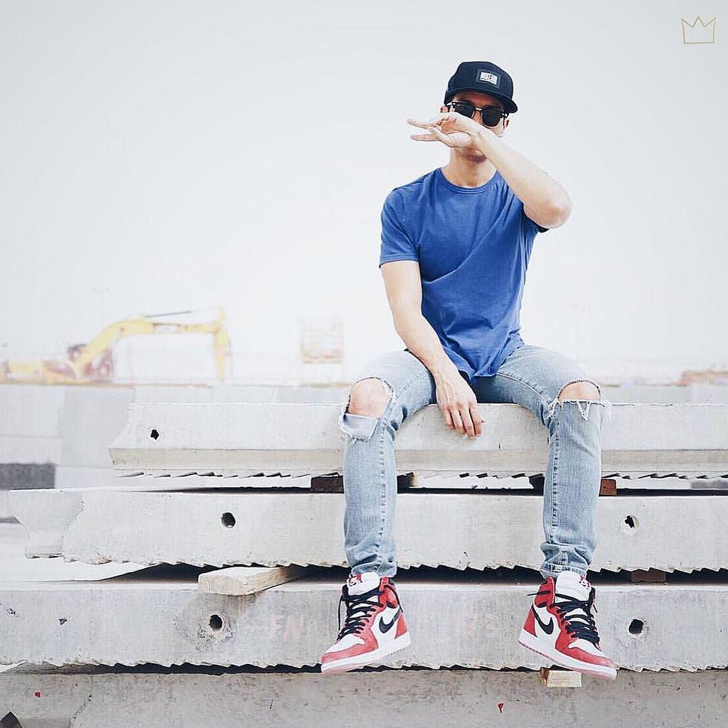 THRONExyz's tweet photo. #THRONEisMine THRONE is Yours... Even in Kuwait 🇰🇼🇰🇼🇰🇼 - @kickstq
Tag #THRONEisMine to b… http://t.co/K1LIpJk7os http://t.co/4DOkSs6NXV