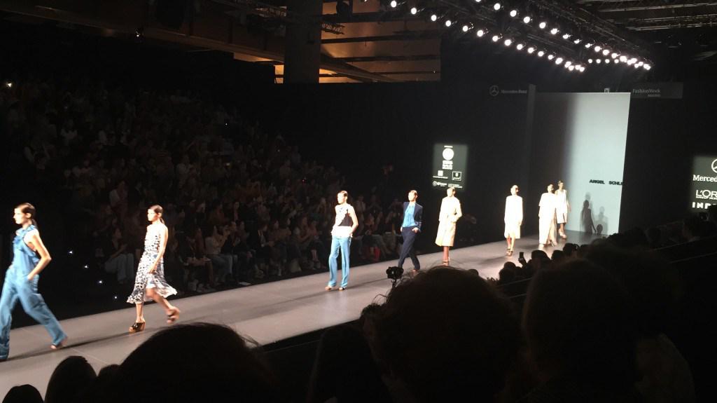 MarketingModa_'s tweet photo. Madrid Fashion Week, cómo conseguir entradas. http://t.co/sknoKLDAjV http://t.co/blzQ18nSdm