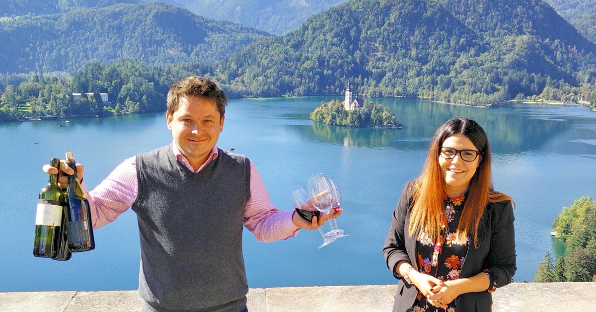 Language_Sitter's tweet photo. Ozadje intervjuja z Luko Jezerškom z @dvorjezersek - tokrat na Bledu. http://t.co/z0bTCBqCVV http://t.co/VlEnmsEdra