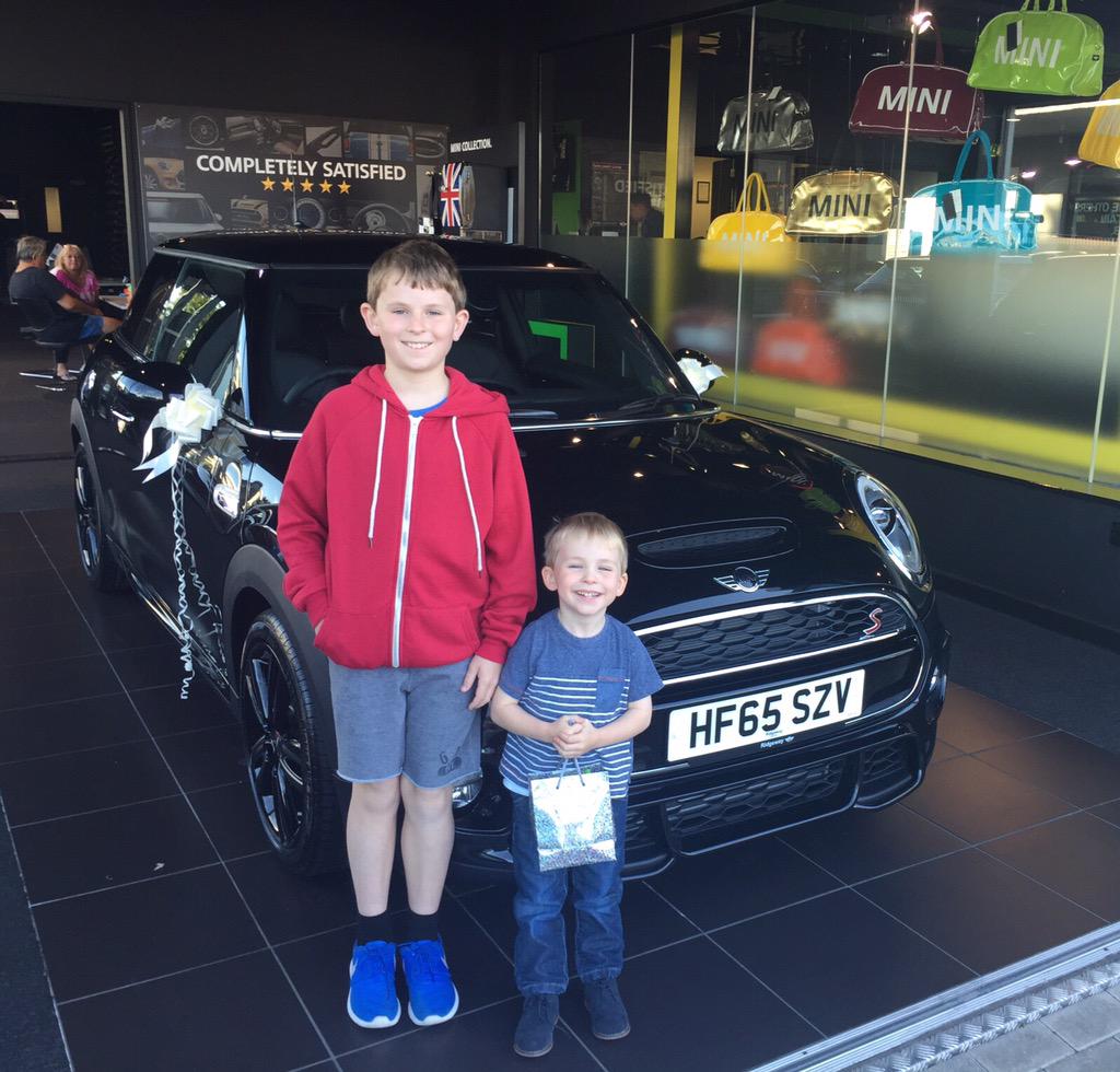 Marshall_MINI's tweet photo. Charlie and Olly with Mummy's new #65reg MINI - just handed over from Mary @RidgewayMINI in Bournemouth. #ridgeway http://t.co/wjulN1IOQf