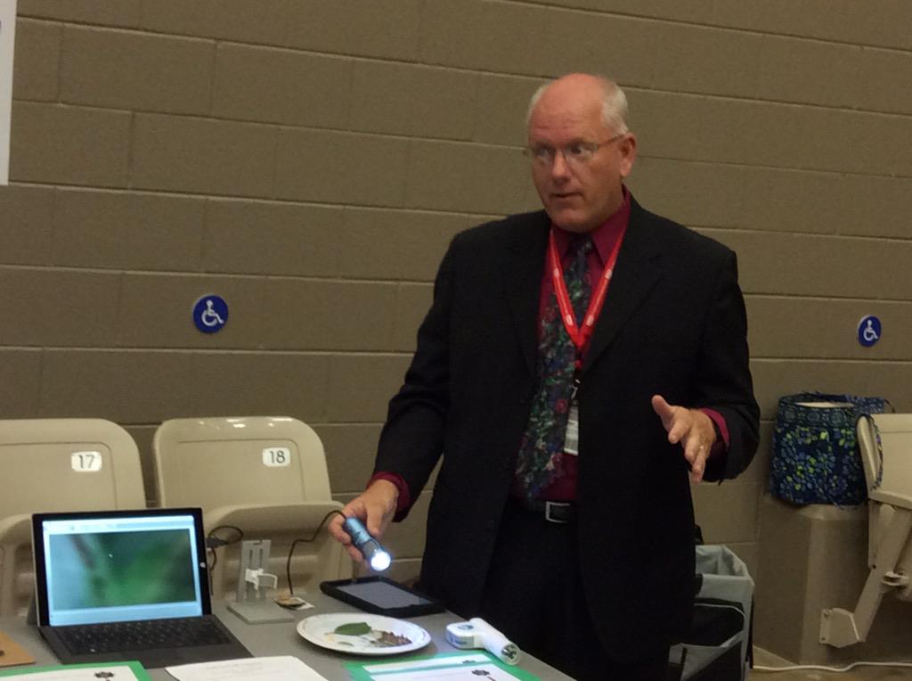LearningLeaderT's tweet photo. @jeff_samuelson showing off digital microscopes! #bisddlp #bisdgps #bisdscience http://t.co/1JrycsjNgh
