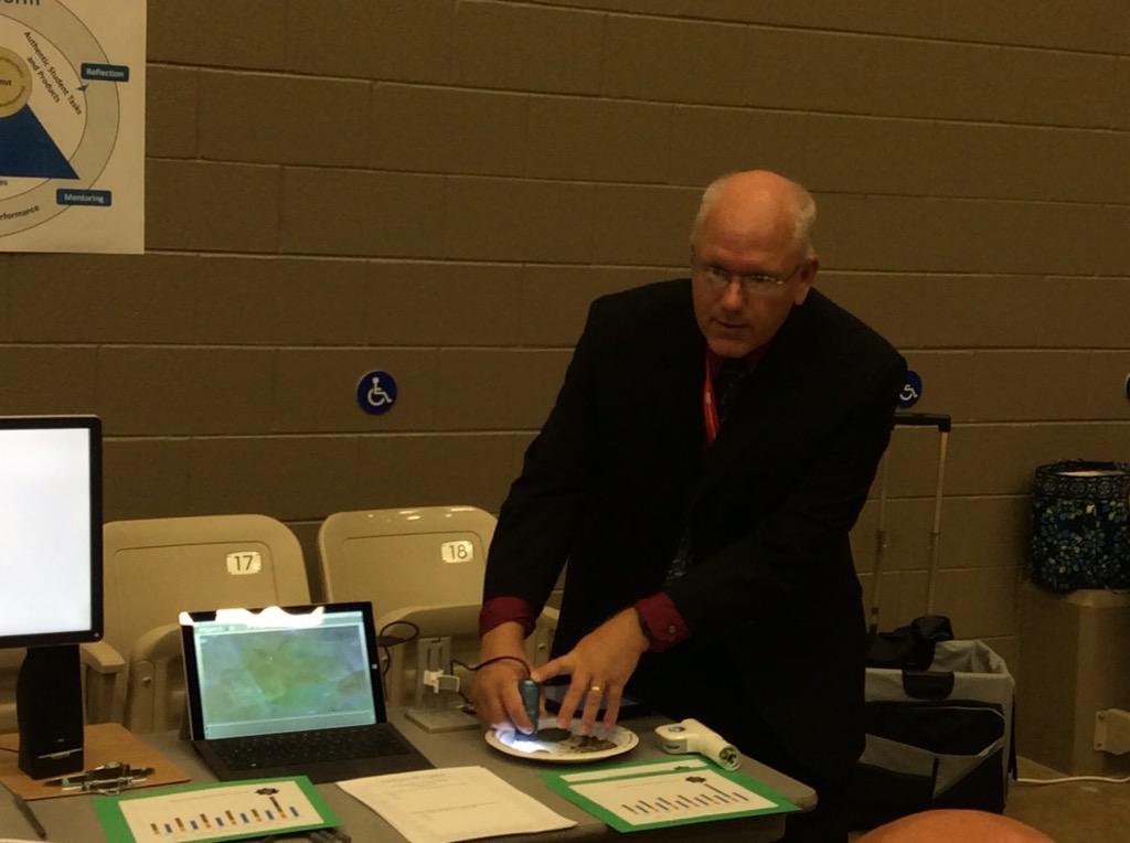 LearningLeaderT's tweet photo. @jeff_samuelson showing off digital microscopes! #bisddlp #bisdgps #bisdscience http://t.co/1JrycsjNgh