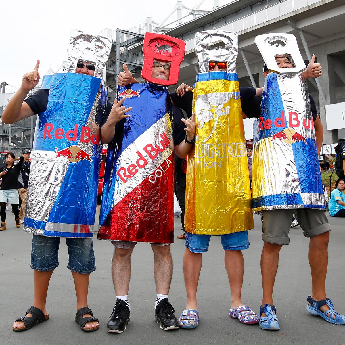 Oracle Bull Racing on Twitter: "From @RedBull Can Fans to a praying mantis. Fans at the #JapaneseGP like no other: http://t.co/Se8hr9VISA #F1 http://t.co/YxSFdaAy7F" / Twitter