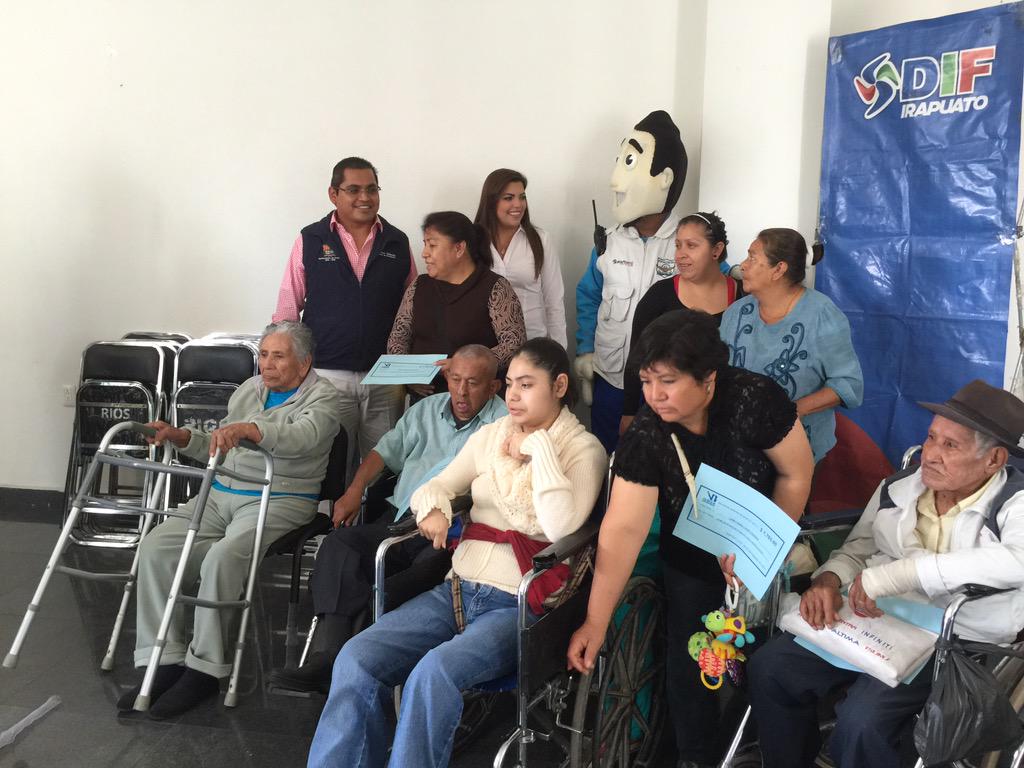 glzdoris's tweet photo. Sumando esfuerzos dan los mejores resultados, 37 mil pesos para sillas de ruedas,tanques de oxígeno y medicamentos. http://t.co/Lf4Mdcrmch