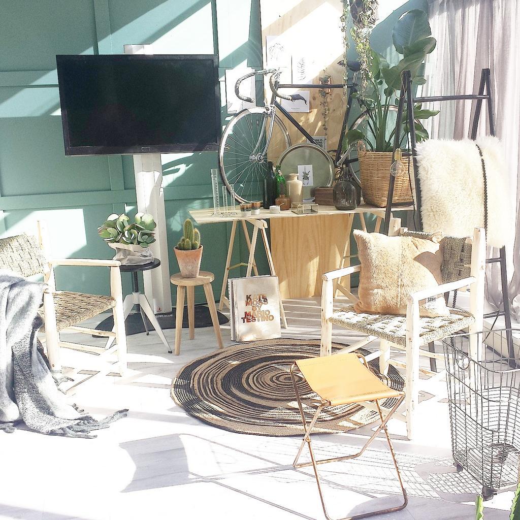 RusticusMarieke's tweet image. Stylen op @QuickStepFloor in koffietijd. Morgen te zien in de uitzending #mariekerusticusstyling