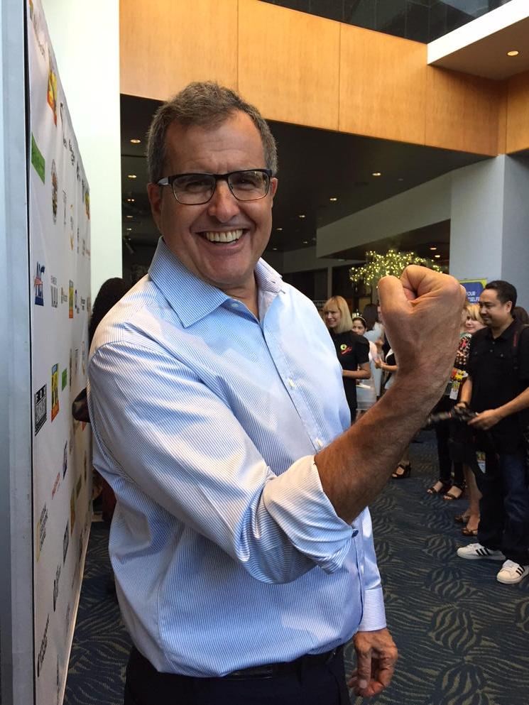 PeterChernin's tweet image. I'm rolling up my sleeves for girls education. #blueshirtselfie #girlsbuild