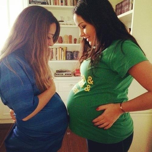 brooklynrlts's tweet photo. Pregnant friends 👯💞 http://t.co/qtPDTdk7Mb