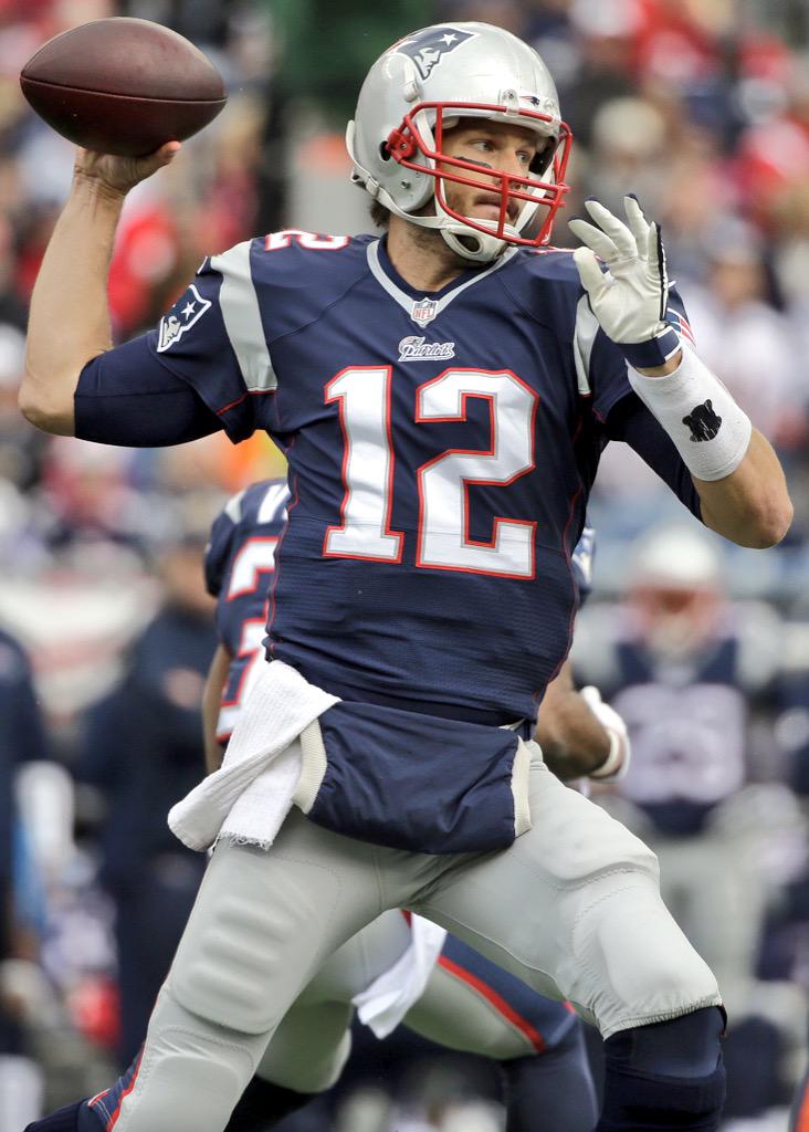 uSTADIUM's tweet photo. Better QB?

RT - RODGERS
FAV - BRADY http://t.co/CpWF1puPqN