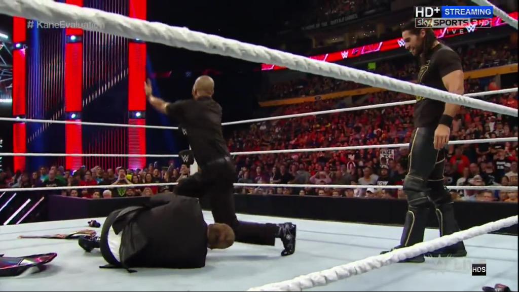 AliCena2007's tweet photo. I CAN'T BELIEVE WHAT I'M SEEING @WWERollins BREAKING SOMEONES LEG BY HIS OWN ?!!? #RAW #KANEISOUT #HELLINACELL @WWE ! http://t.co/hSQmkrkzkK